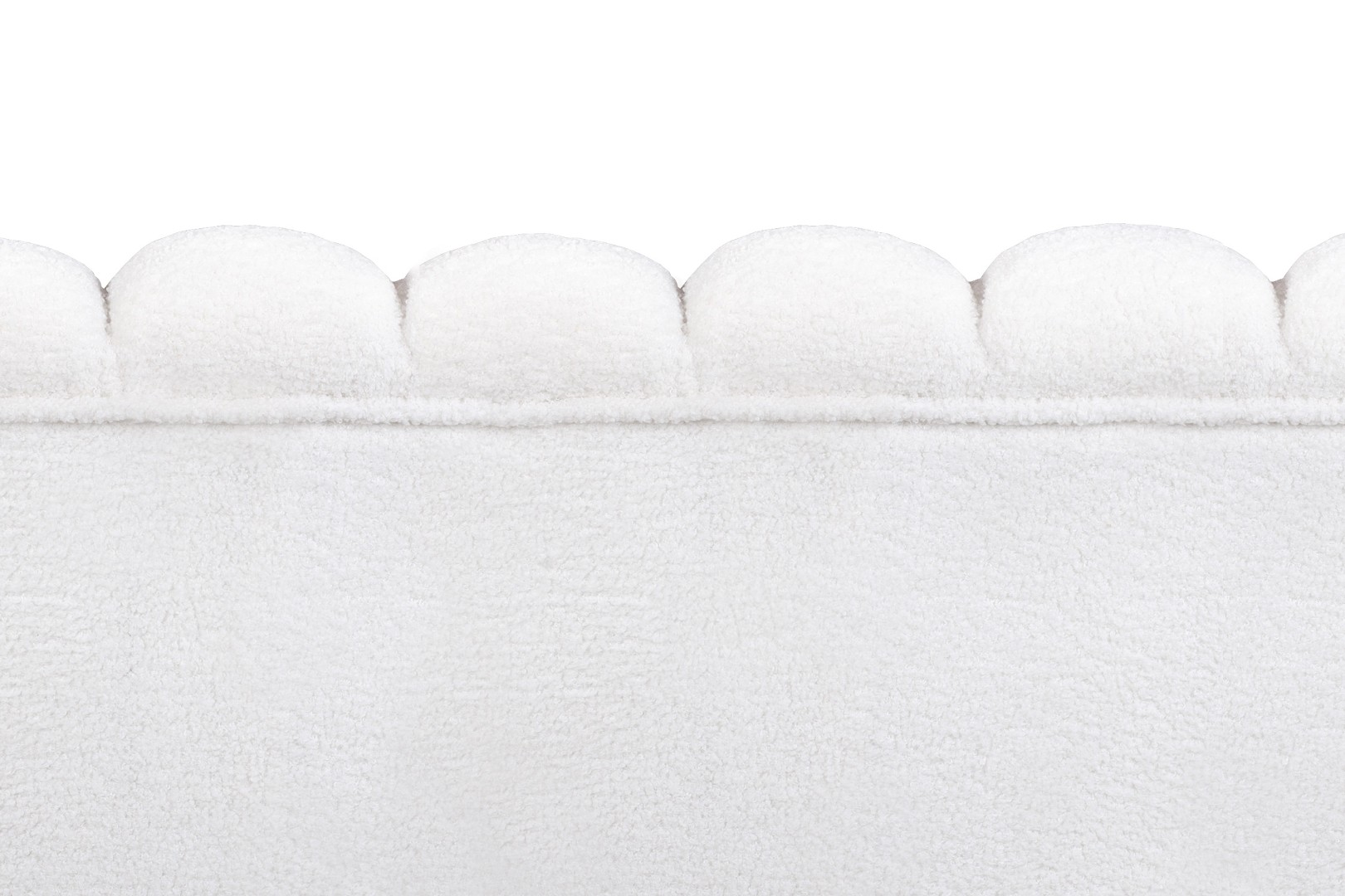 Двухместный диван Pearl Double Boucle на черных ножках в интерьере