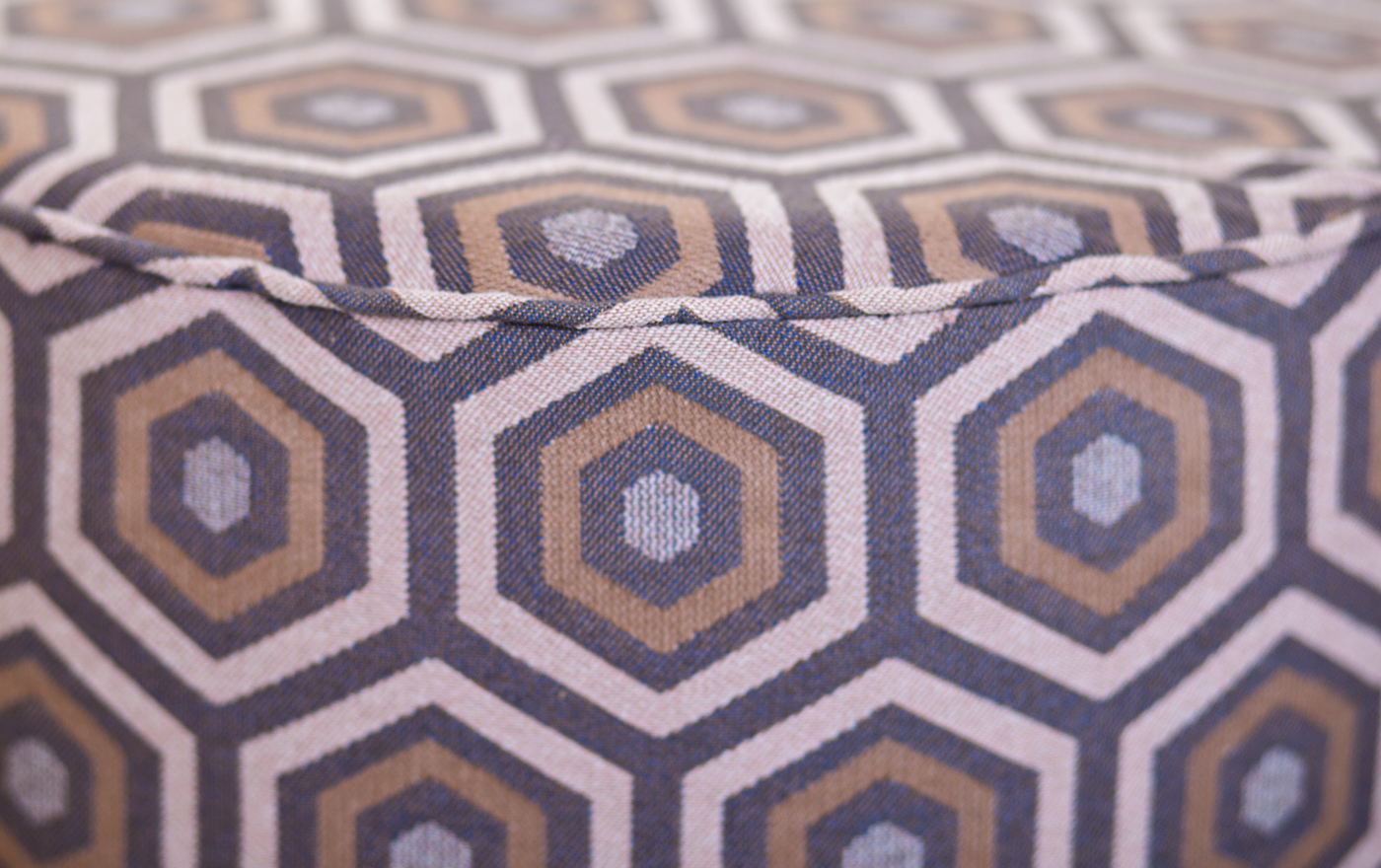 заказать Дизайнерский пуф East в Москве заказать Дизайнерский пуф East