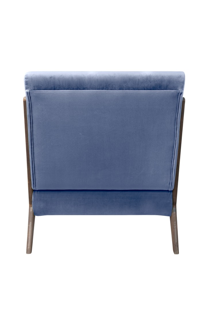 заказать Низкое кресло с деревянными подлокотниками Mody Sky цвет синий