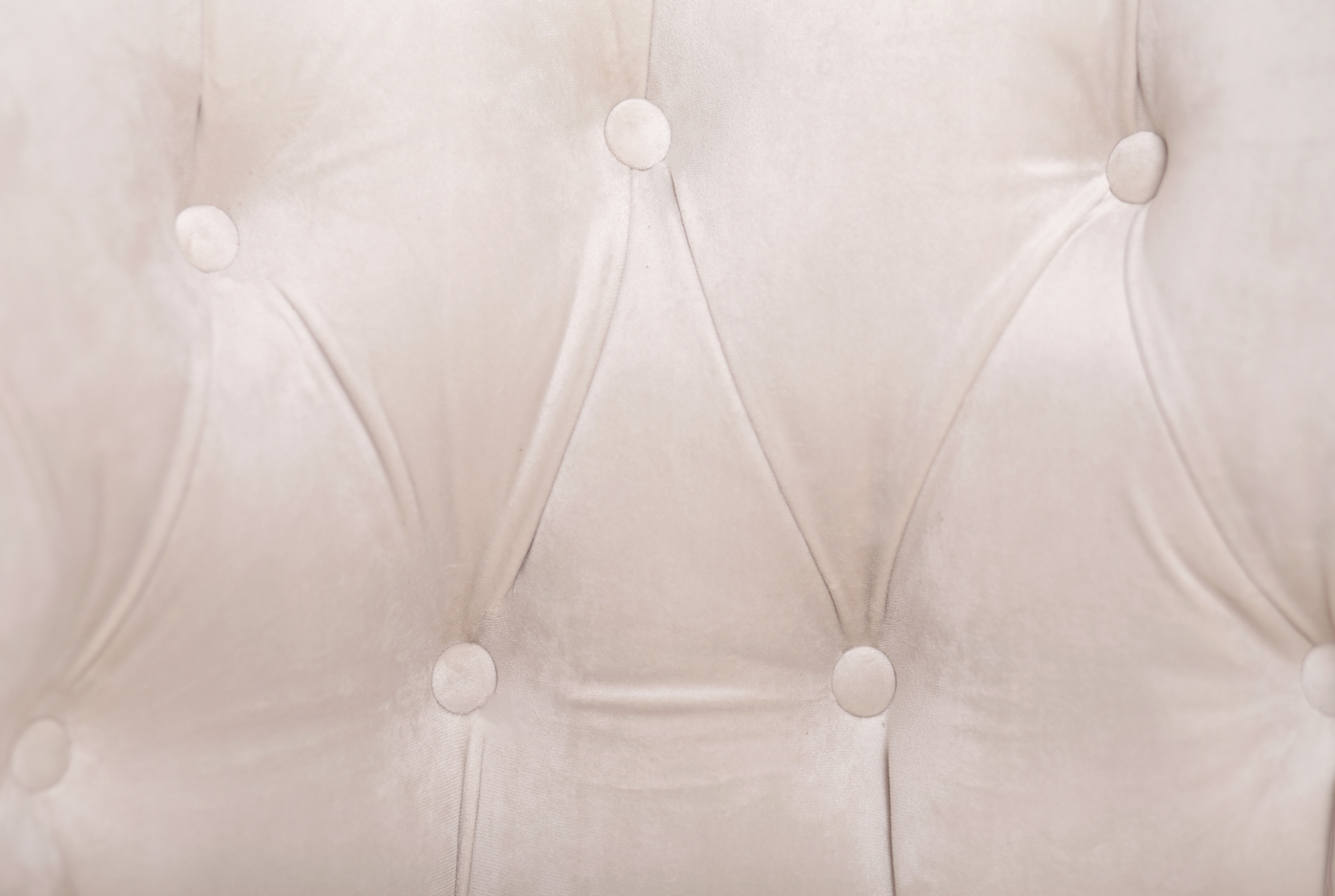 Низкое кресло Swaun Beige Velvet в интерьере в Москве Низкое кресло Swaun Beige Velvet в интерьере