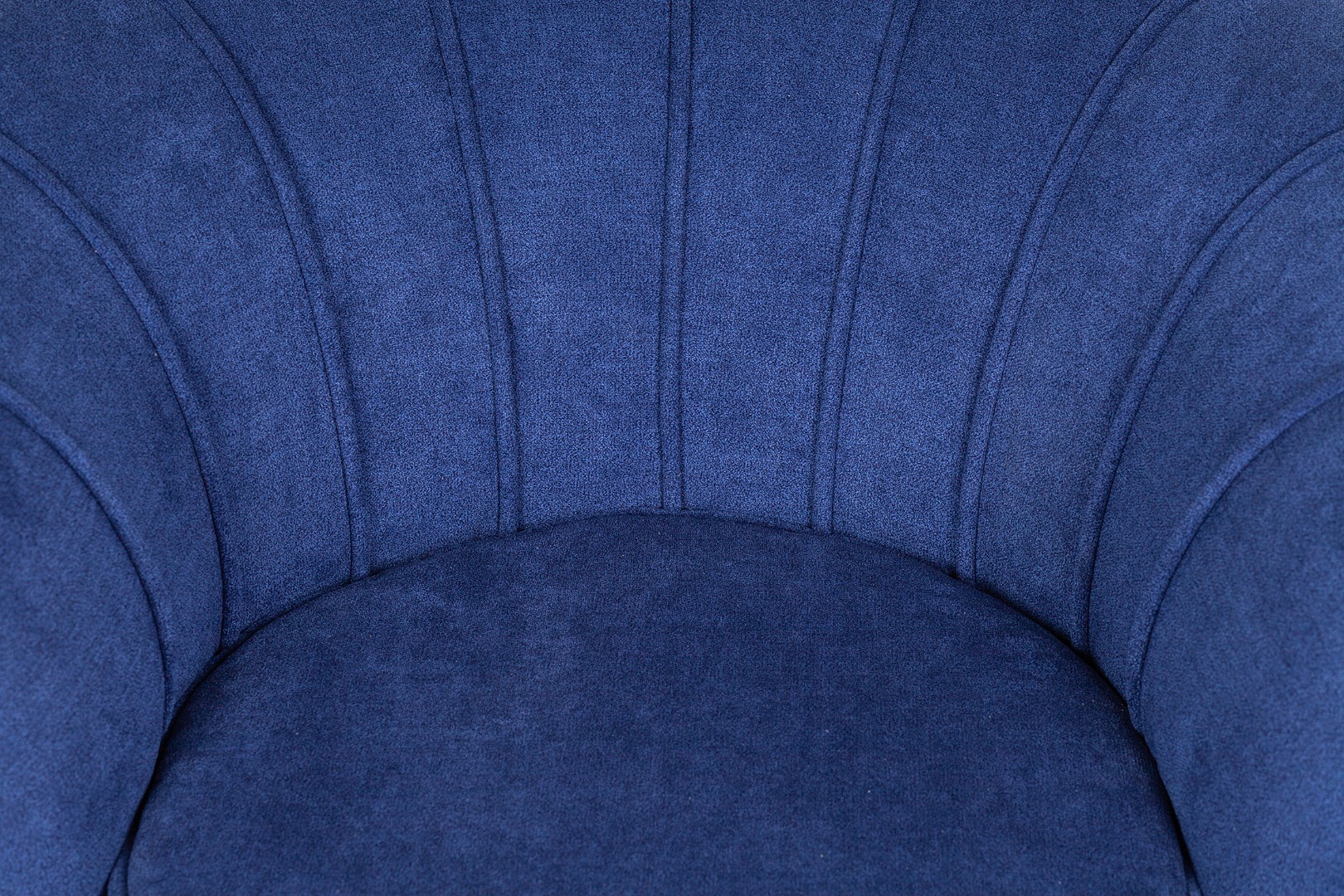 Низкое кресло ракушка Pearl синий в интерьере в Москве Низкое кресло ракушка Pearl синий в интерьере