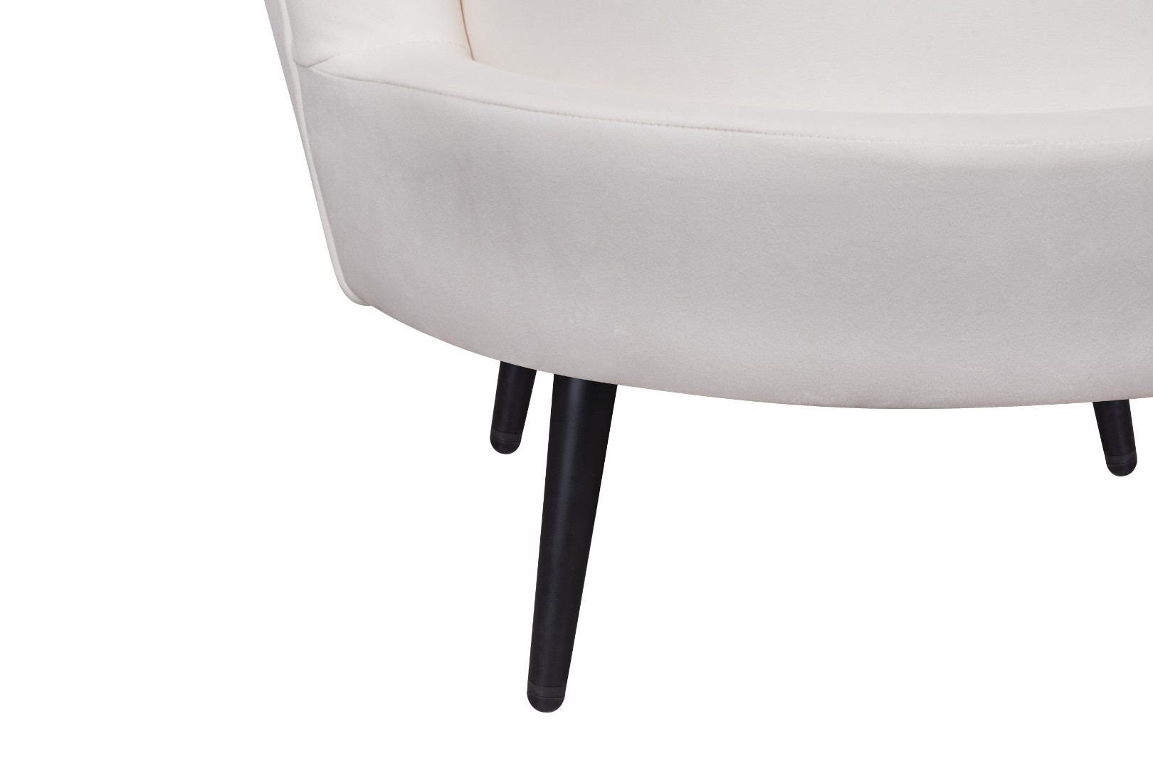 фото Кресло ракушка Pearl Beige на черных ножках в интерьере