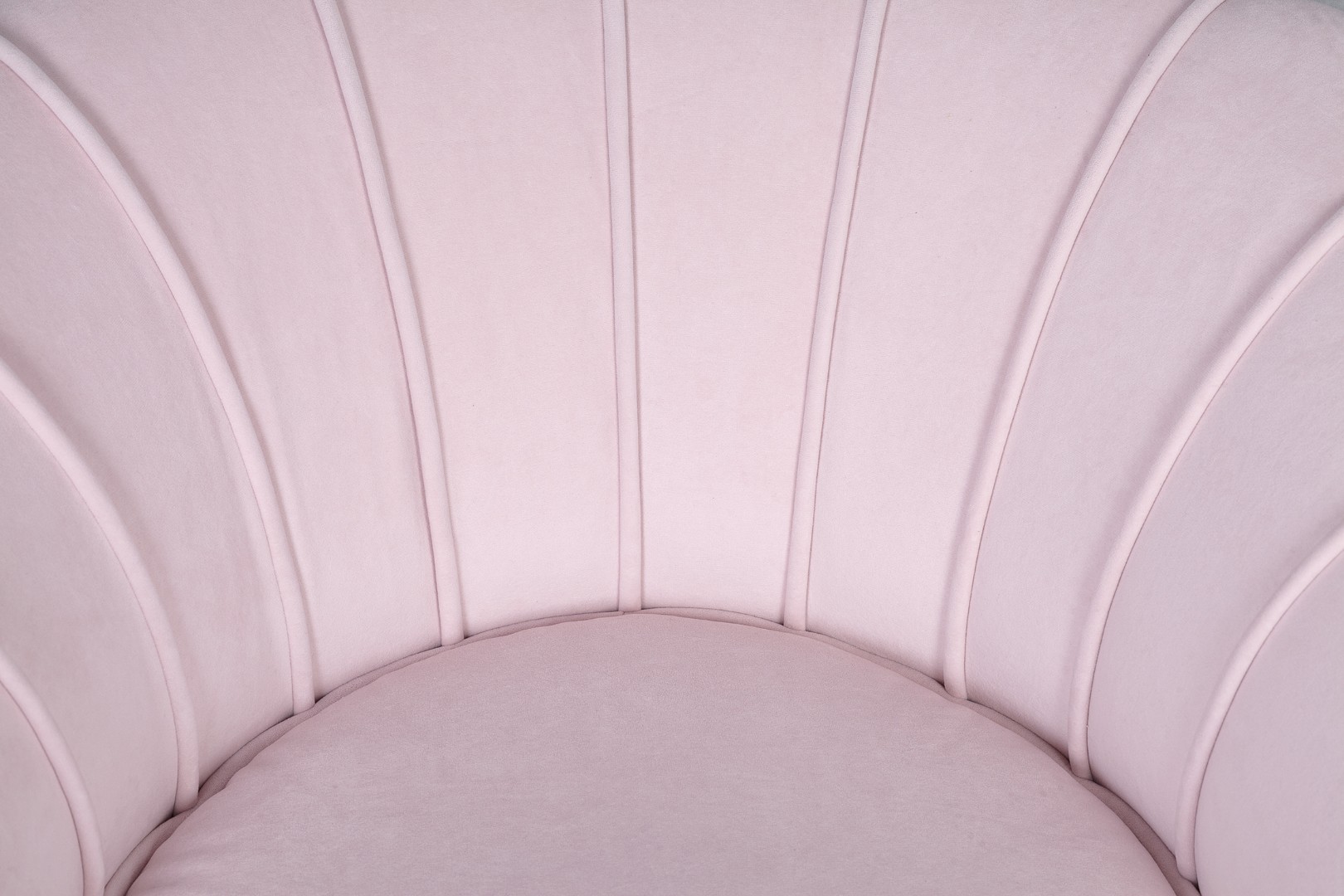 Низкое кресло Pearl Pink V2 в интерьере