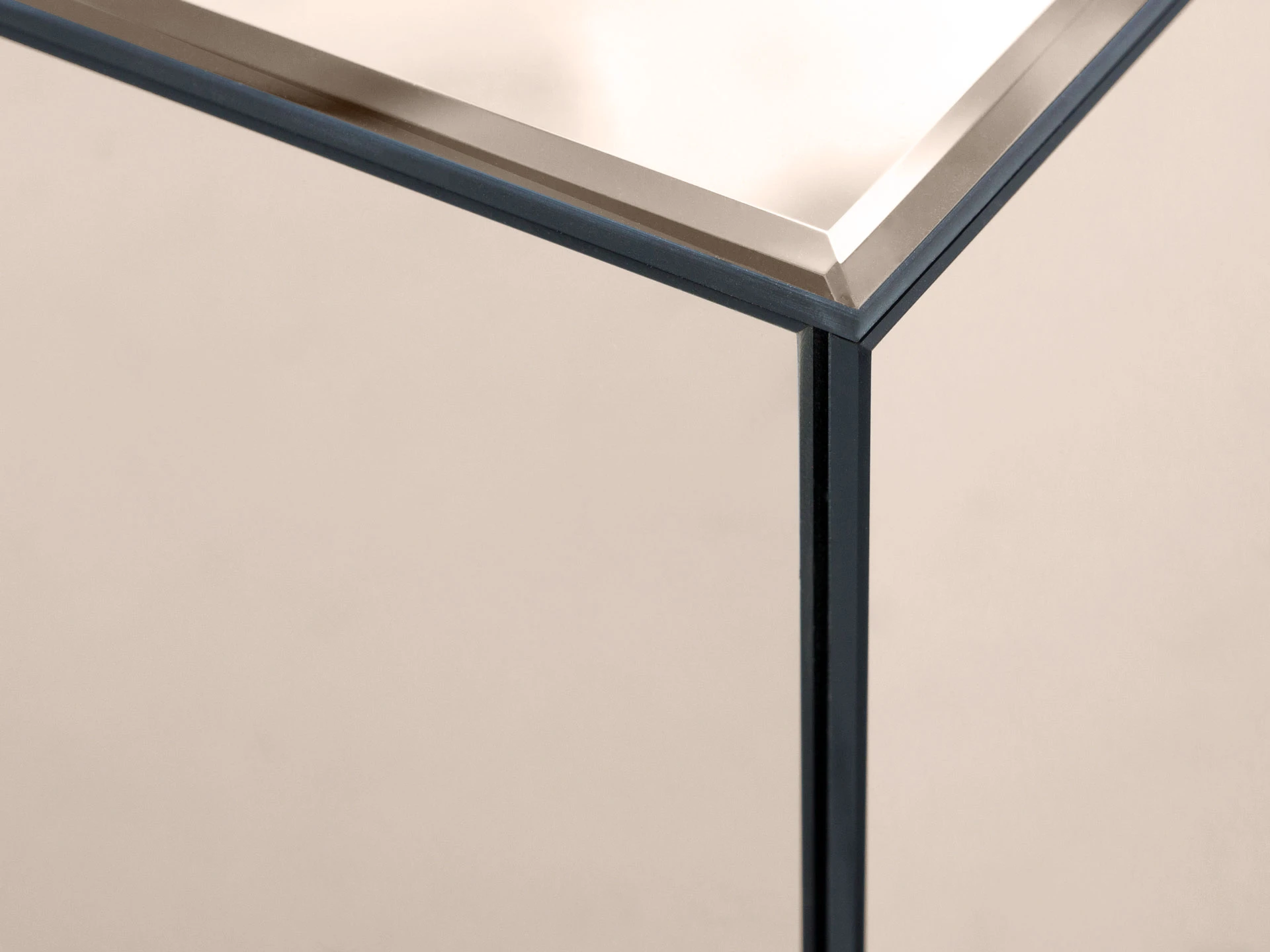 фото Стол журнальный Lucky в Москве фото Стол журнальный Lucky