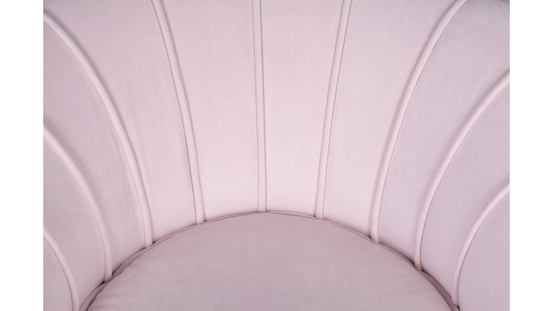 Низкое кресло ракушка Pearl розовый V2 на черных ножках в интерьере в Москве Низкое кресло ракушка Pearl розовый V2 на черных ножках в интерьере