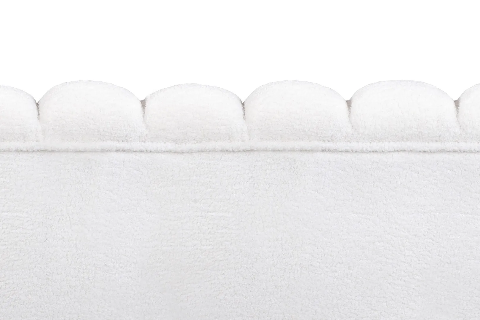 Диван ракушка для гостиниц Pearl Triple Boucle на черных ножках в интерьере