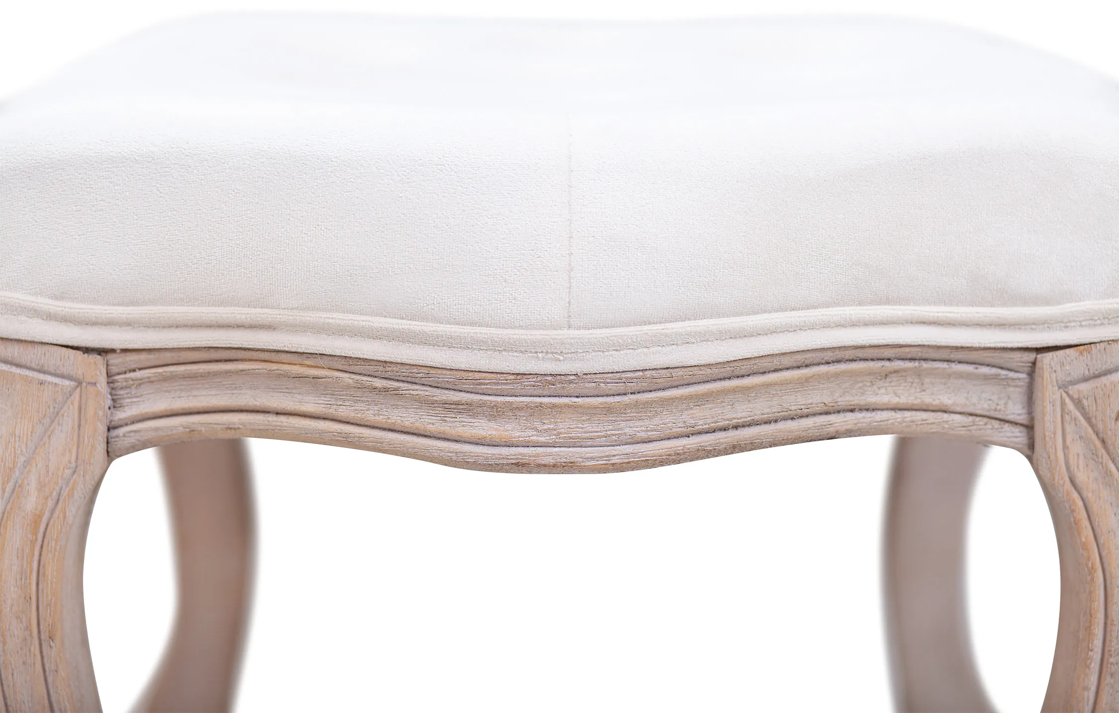 Дизайнерская банкетка Kina Velvet Beige в интерьере в Москве Дизайнерская банкетка Kina Velvet Beige в интерьере в Краснодаре