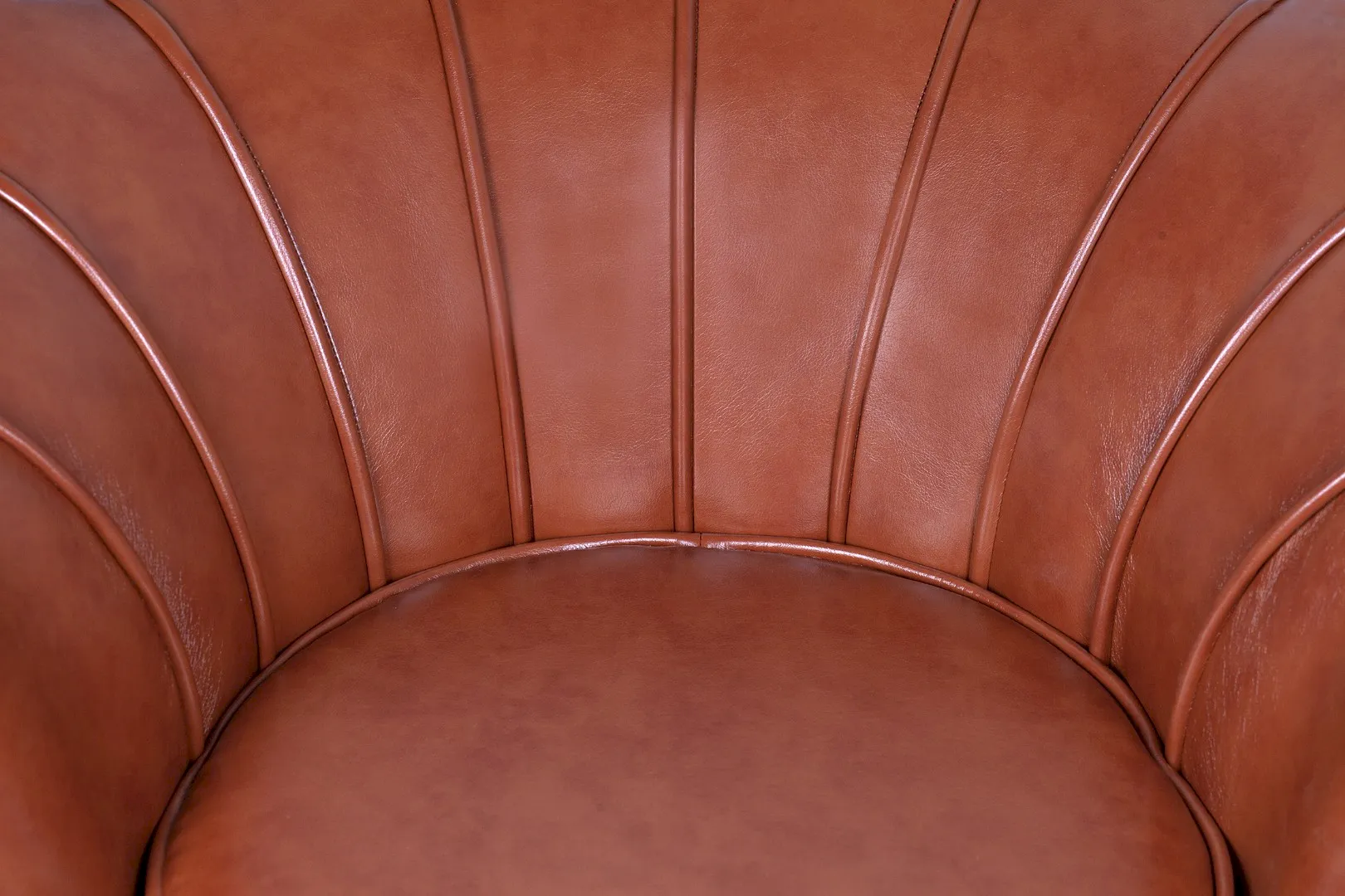 Низкое кресло ракушка Pearl Brown в интерьере в Москве Низкое кресло ракушка Pearl Brown в интерьере в Краснодаре
