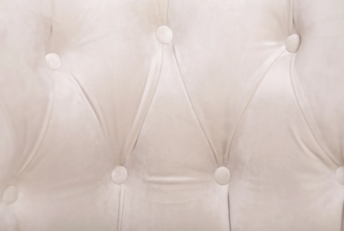Низкое кресло Swaun Beige Velvet в интерьере в Москве Низкое кресло Swaun Beige Velvet в интерьере