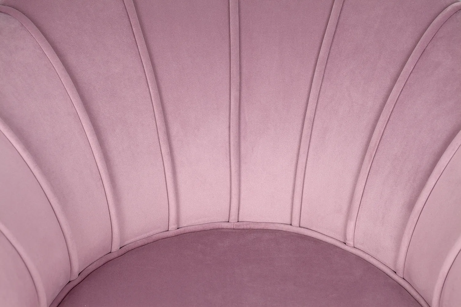 Кресло ракушка Pearl Pink в интерьере