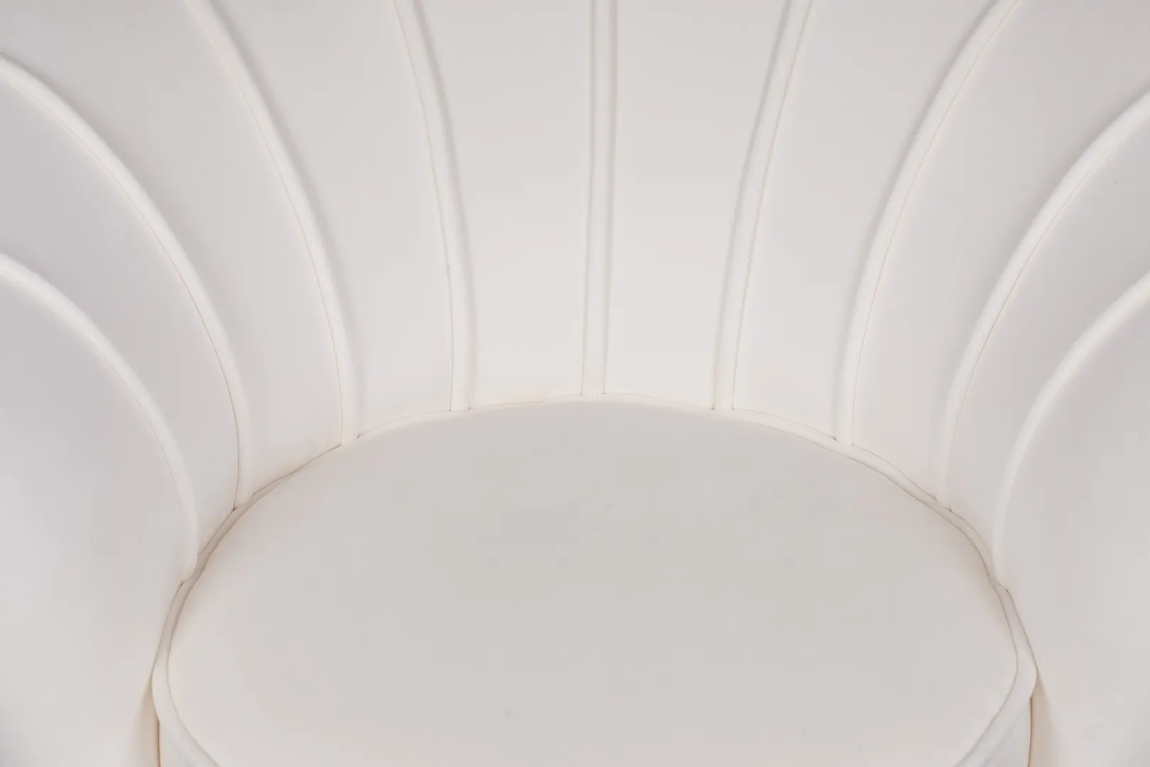 Кресло ракушка Pearl Beige в интерьере в Москве Кресло ракушка Pearl Beige в интерьере