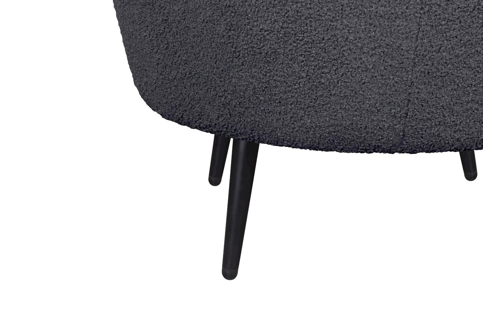 фото Низкое кресло ракушка Pearl Black Boucle на черных ножках в интерьере