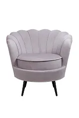 Низкое кресло ракушка Pearl Grey на черных ножках в интерьере в Краснодаре