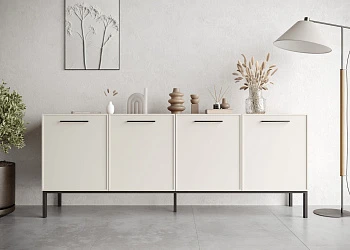 Комод с четырьмя дверками 