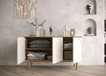 Комод с тремя дверками 