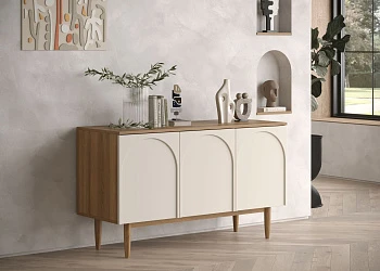 Комод с тремя дверками 