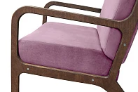 стильное Низкое кресло с деревянными подлокотниками Mody Pink розовый в Краснодаре