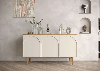 Комод с тремя дверками 